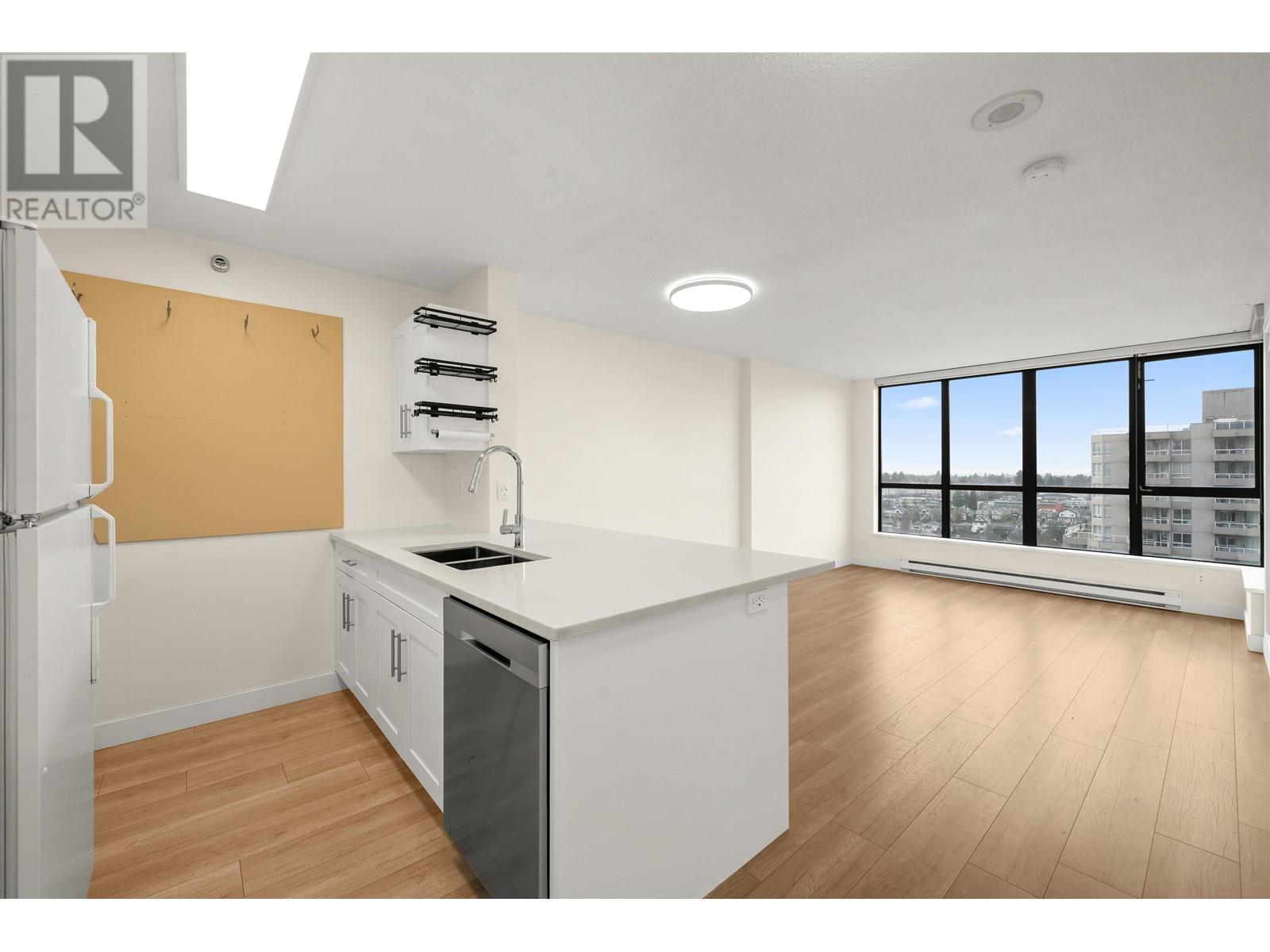 Listing Picture 10 of 33 : 1601 3438 VANNESS AVENUE, Vancouver / 溫哥華 - 魯藝地產 Yvonne Lu Group - MLS Medallion Club Member