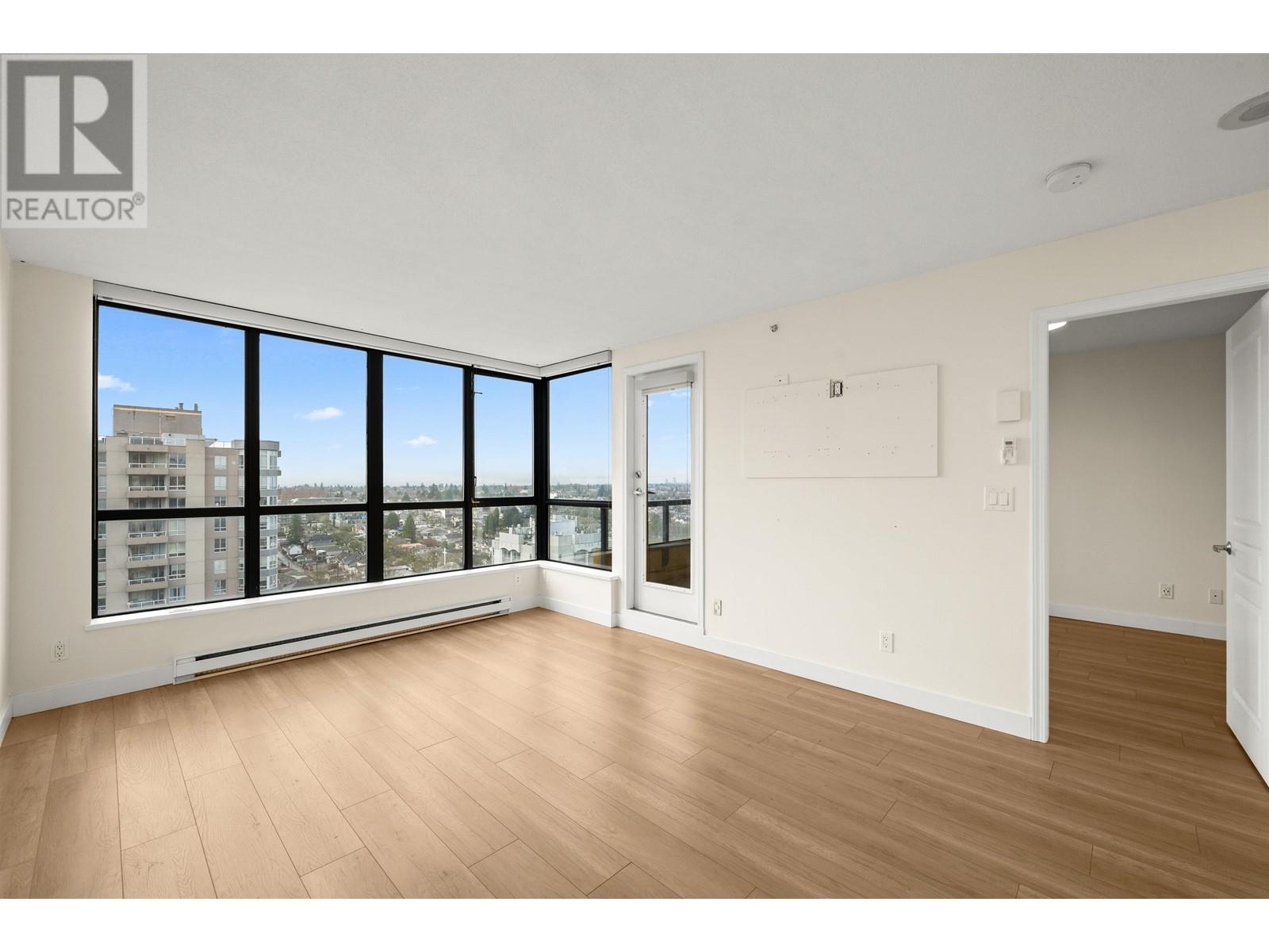 Listing Picture 12 of 33 : 1601 3438 VANNESS AVENUE, Vancouver / 溫哥華 - 魯藝地產 Yvonne Lu Group - MLS Medallion Club Member