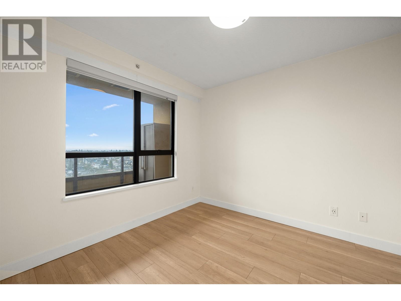 Listing Picture 14 of 33 : 1601 3438 VANNESS AVENUE, Vancouver / 溫哥華 - 魯藝地產 Yvonne Lu Group - MLS Medallion Club Member