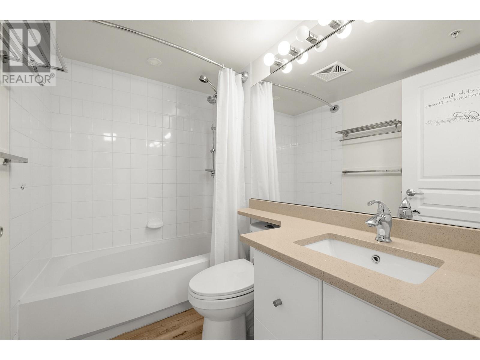 Listing Picture 19 of 33 : 1601 3438 VANNESS AVENUE, Vancouver / 溫哥華 - 魯藝地產 Yvonne Lu Group - MLS Medallion Club Member