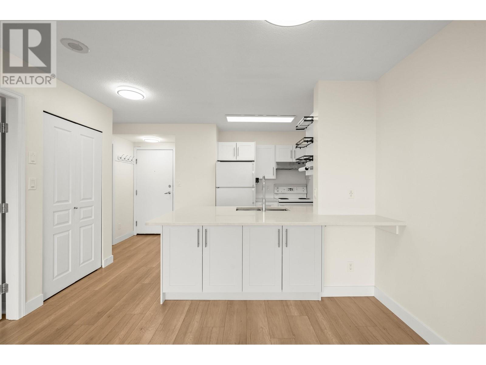 Listing Picture 22 of 33 : 1601 3438 VANNESS AVENUE, Vancouver / 溫哥華 - 魯藝地產 Yvonne Lu Group - MLS Medallion Club Member