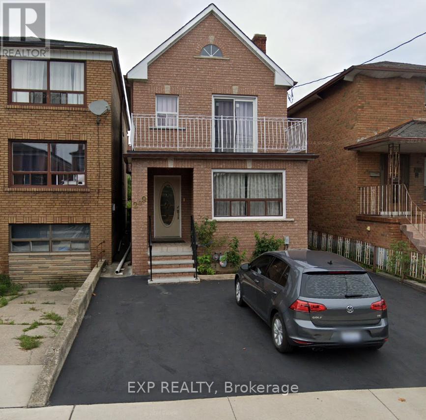 209 CEDRIC AVENUE, Toronto, Ontario