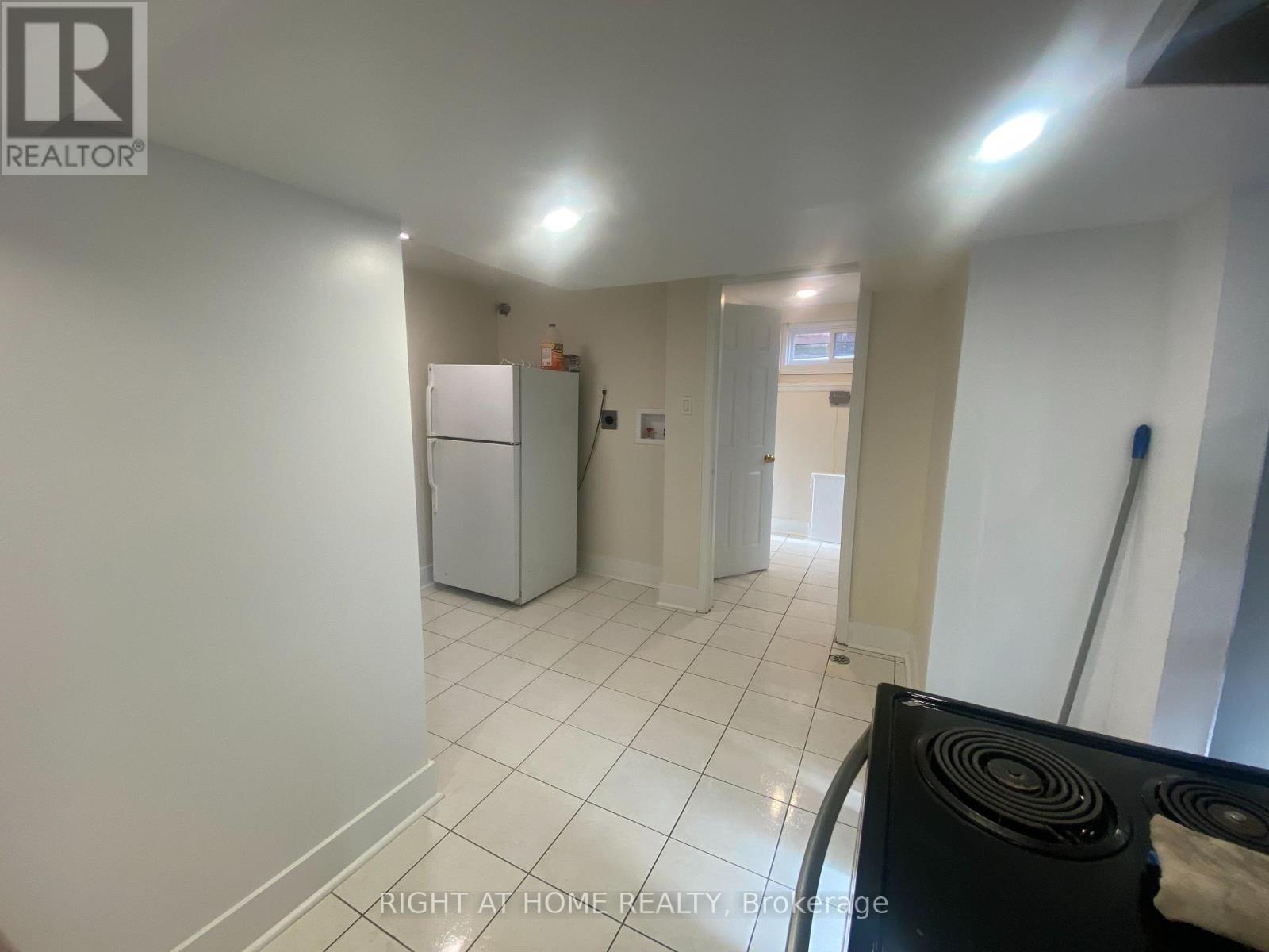 Bsmt - 203 Habitant Drive, Toronto, Ontario  M9M 2P4 - Photo 11 - W11911372