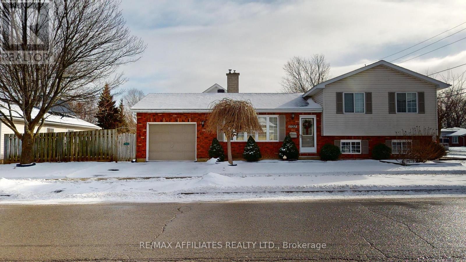 Property at 1127 CUTHBERTSON AVENUE image 1