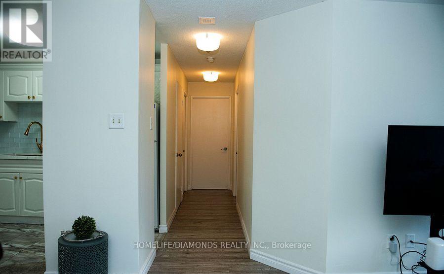 202 - 4205 Shipp Drive W, Mississauga, Ontario  L4Z 2Y9 - Photo 8 - W11915162