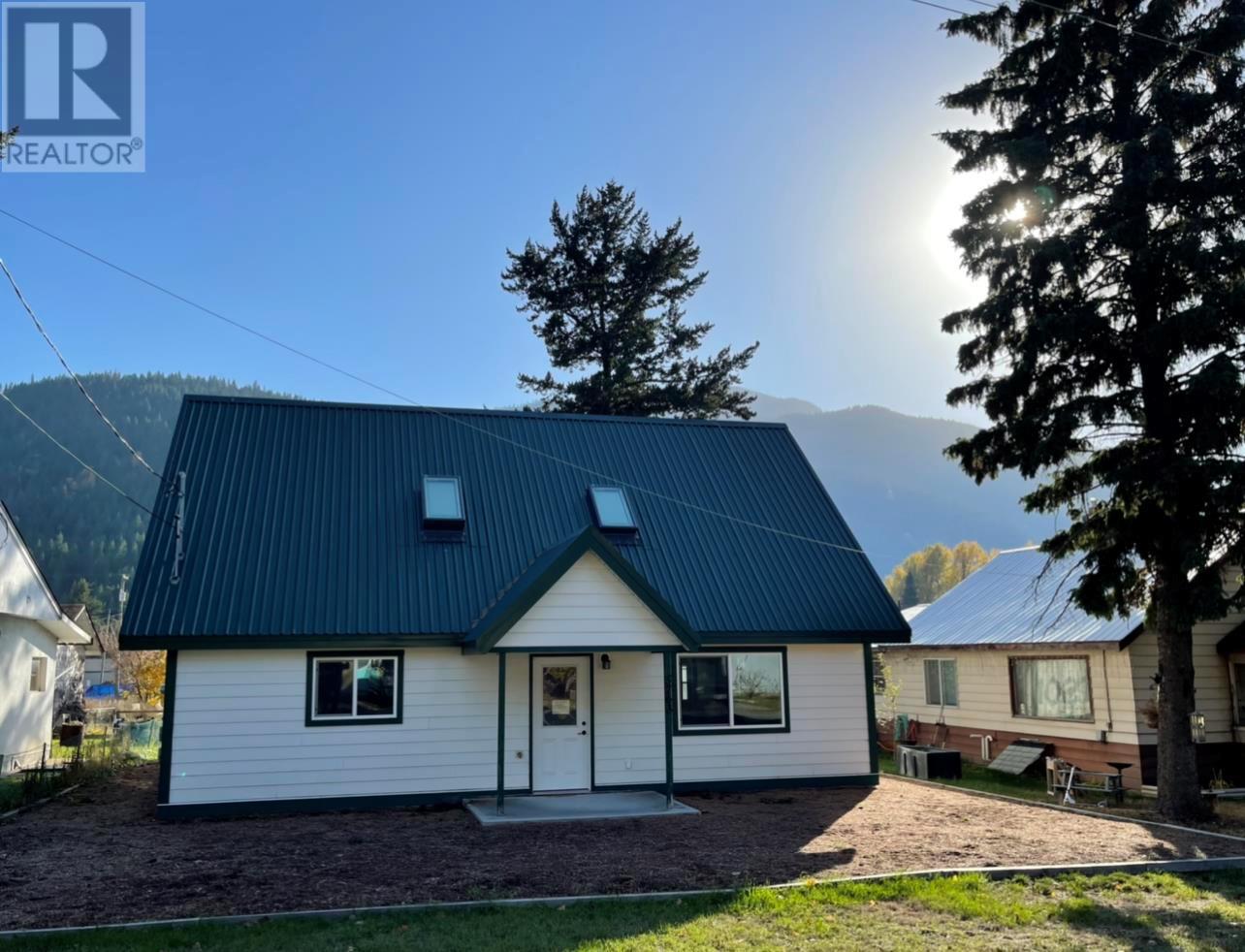5763 Ponderosa Road, falkland, British Columbia