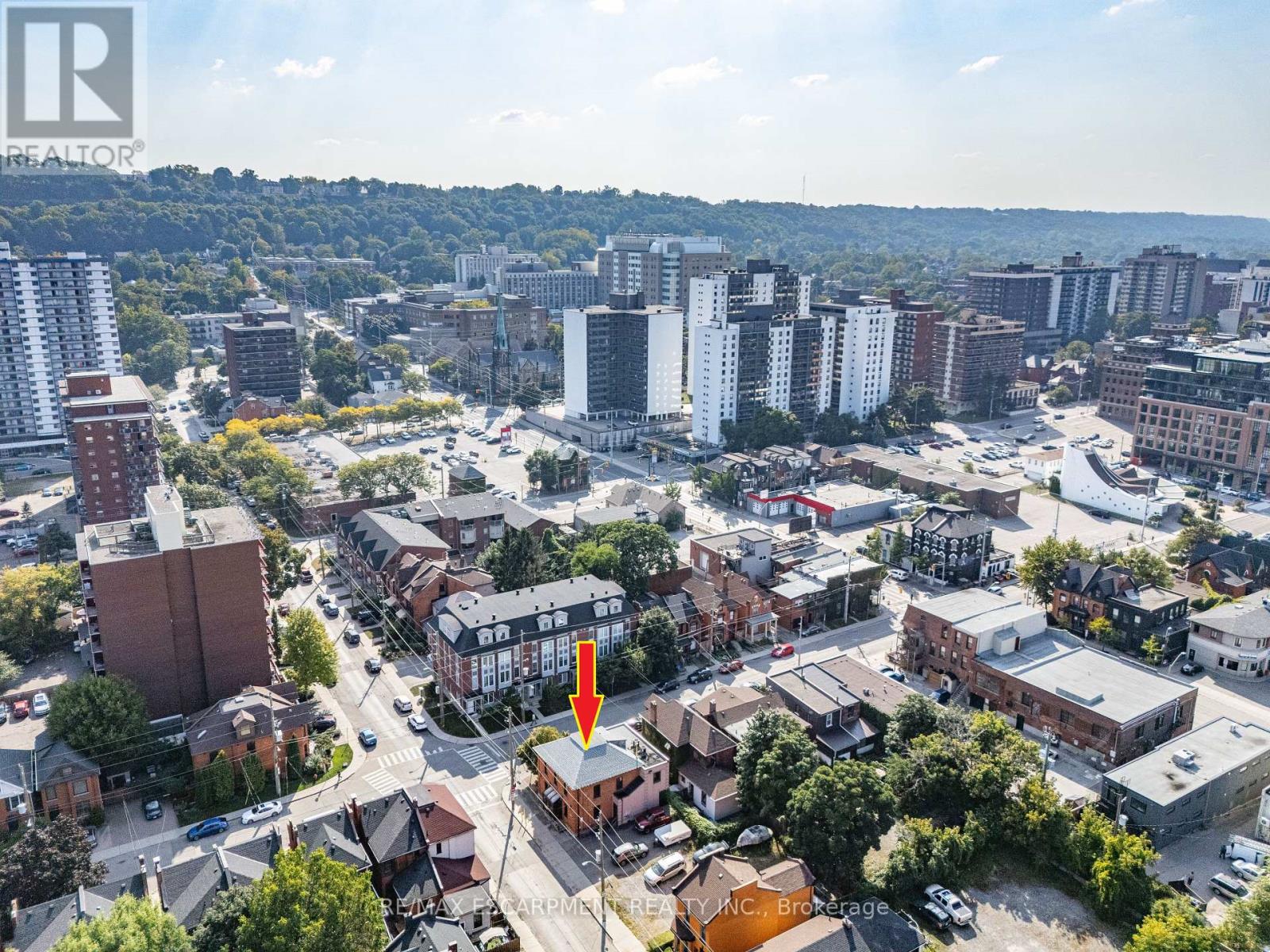 Property at 120 CATHARINE STREET S image 3