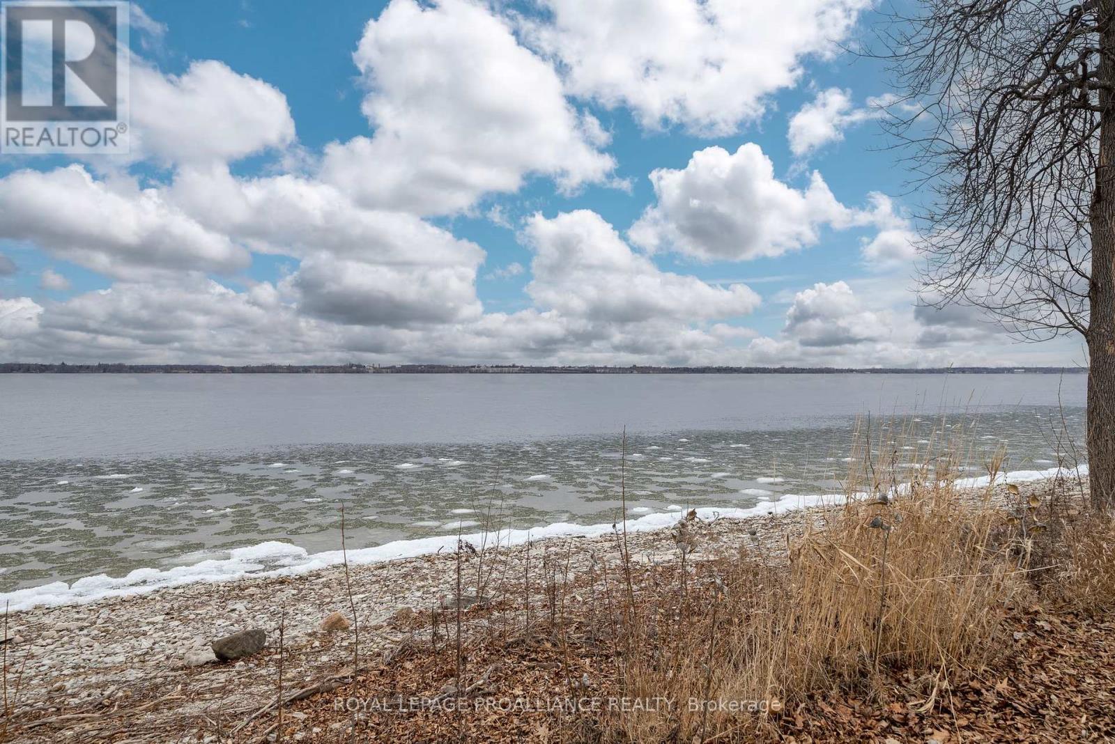 25 Prinyers Cove Crescent, Prince Edward County (North Marysburg Ward), Ontario  K0K 2T0 - Photo 4 - X10440537