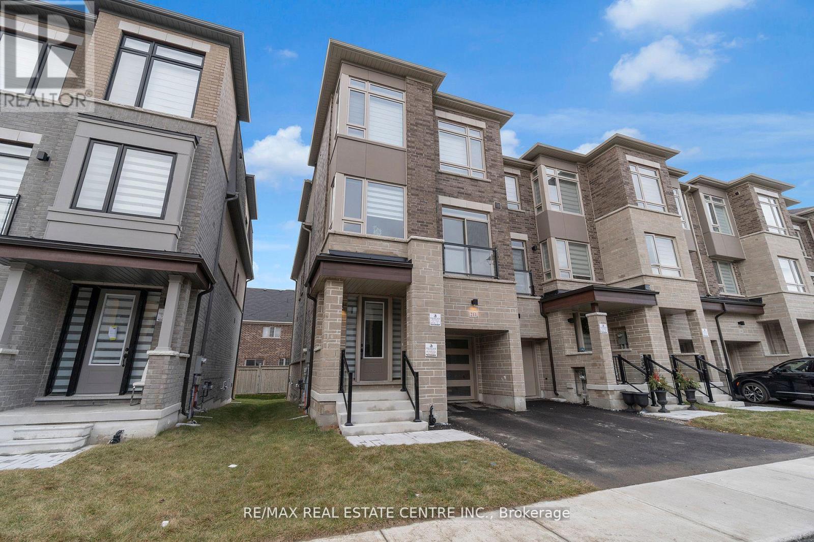 211 Tennant Circle, Vaughan, Ontario  L4H 5L4 - Photo 2 - N11915334