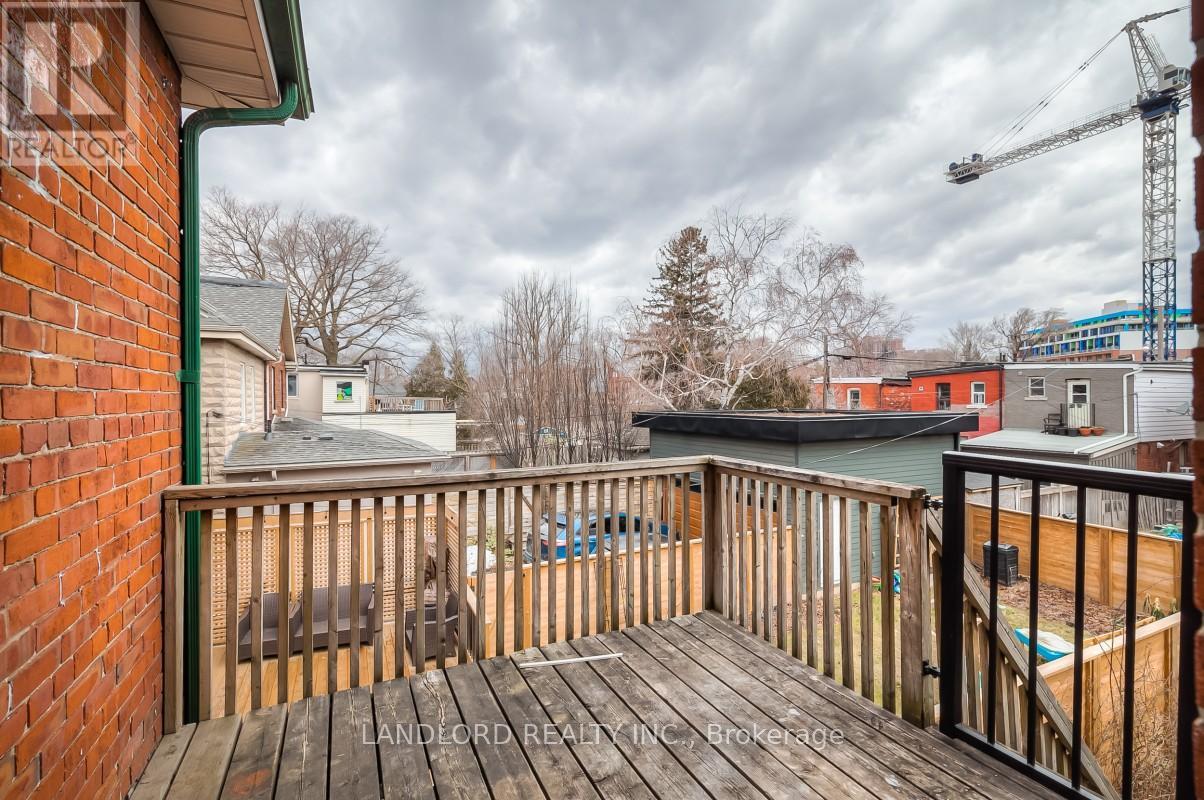 2nd Flr - 38 Humberside Avenue, Toronto, Ontario  M6P 1J7 - Photo 9 - W11915325