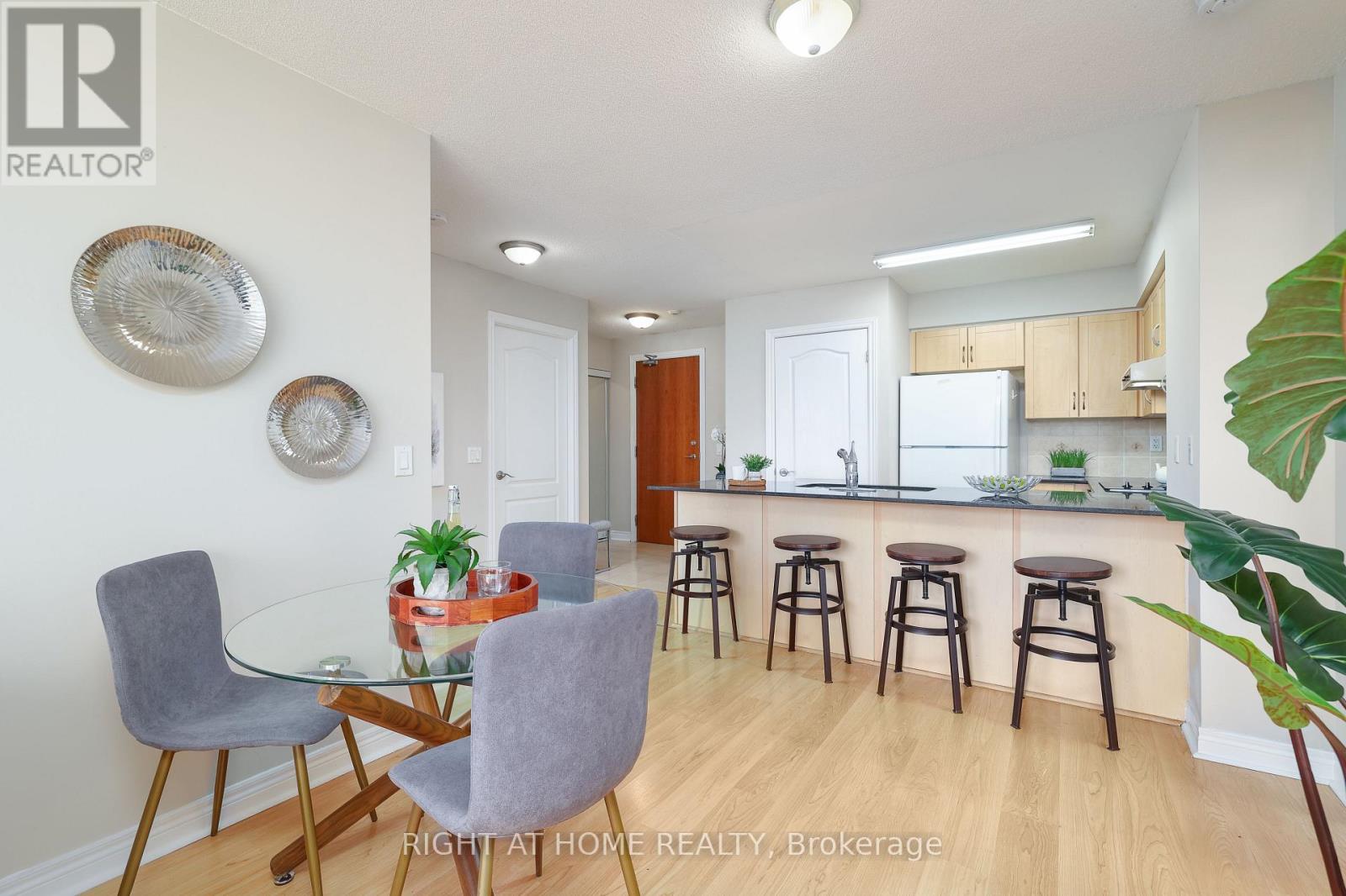 1202 - 60 Disera Drive, Vaughan, Ontario  L4J 9G1 - Photo 7 - N11915363
