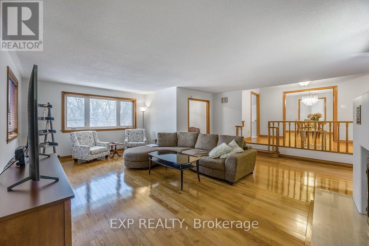 63 Riverside Drive, Toronto, Ontario  M9L 1J2 - Photo 5 - W11915346