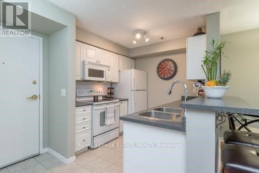 Property at 325 - 684 WARDEN AVENUE image 5