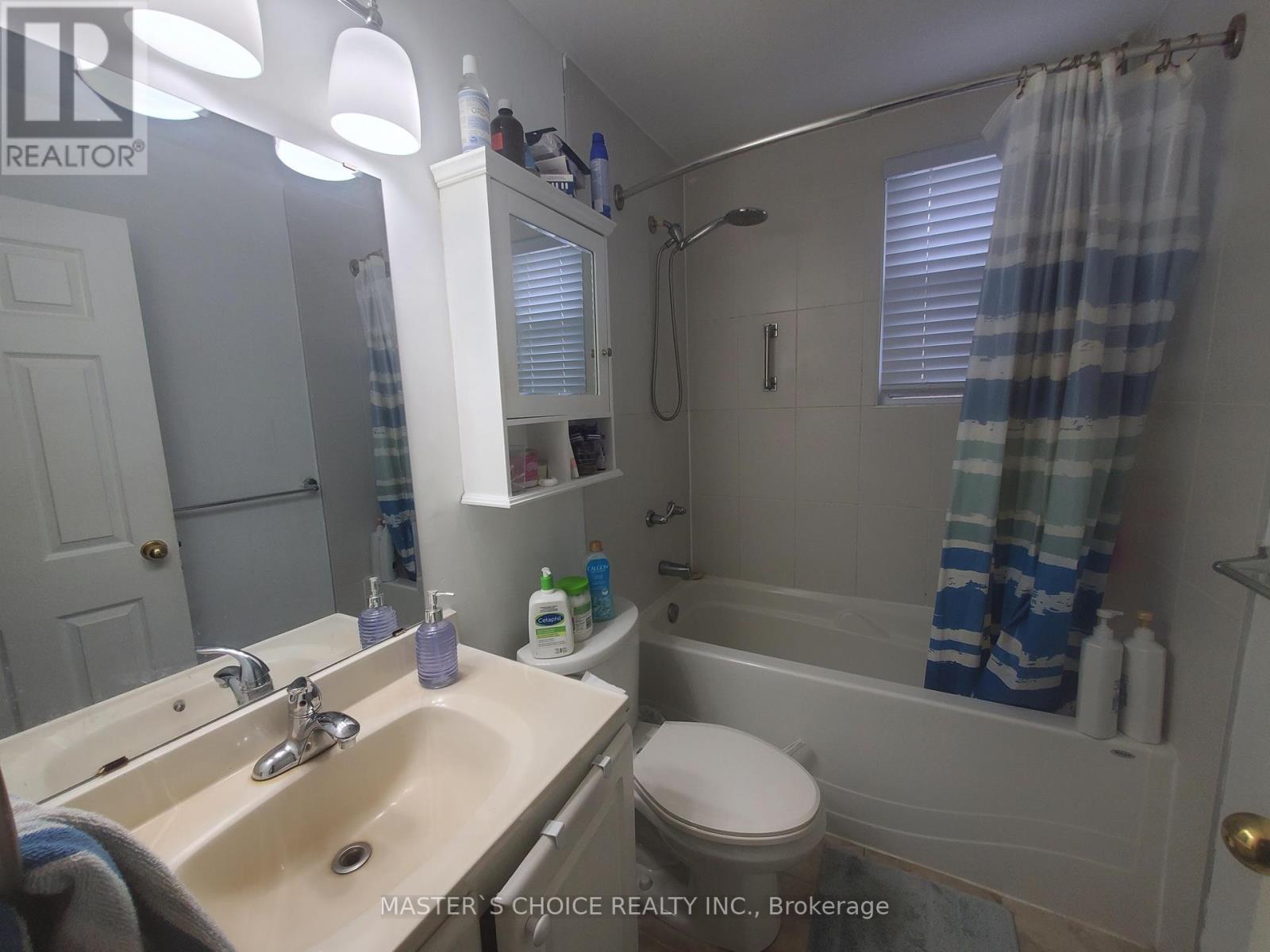 Upper - 344 Taylor Mills Drive N, Richmond Hill, Ontario  L4C 2T9 - Photo 6 - N10409381