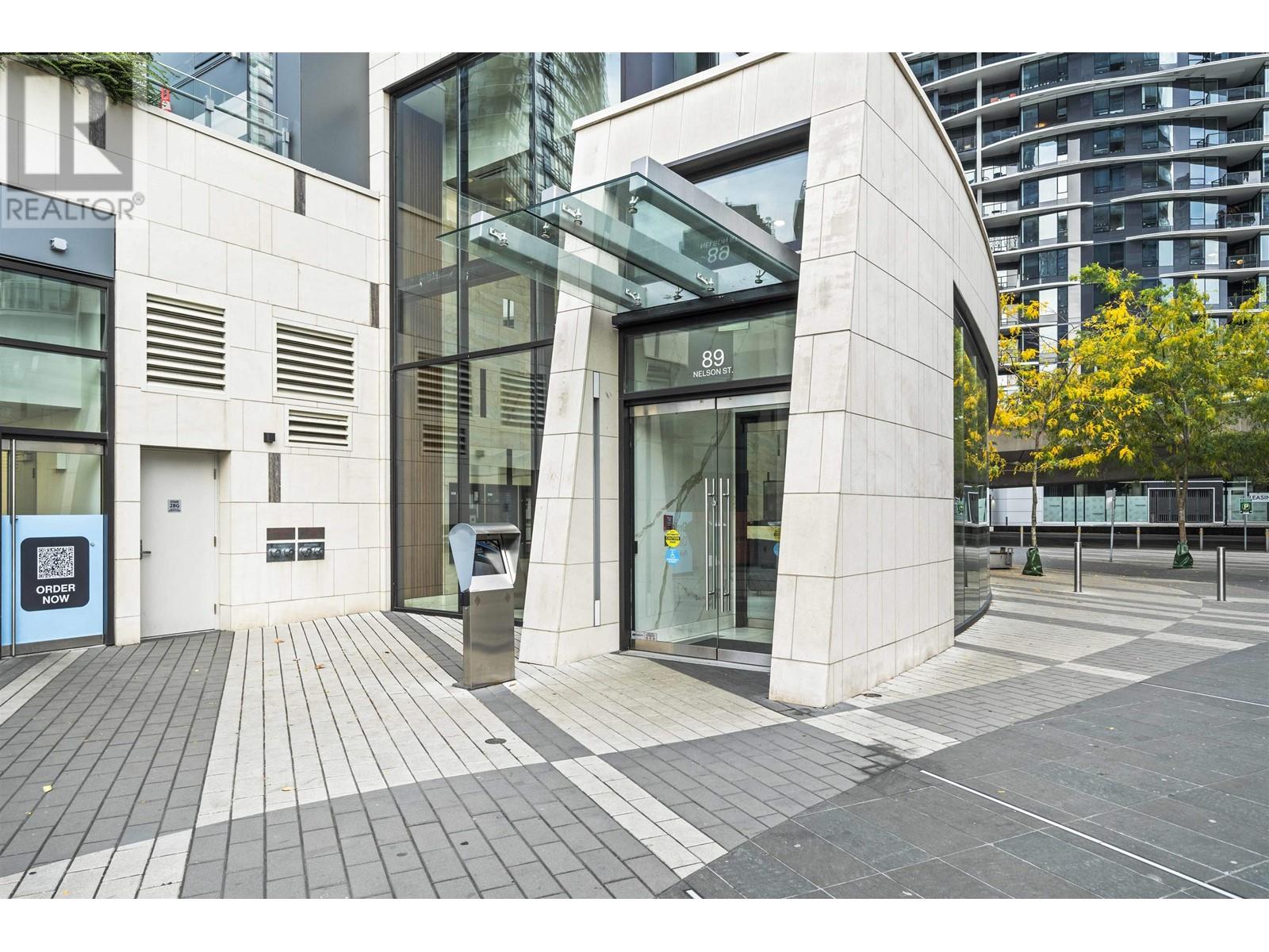 Listing Picture 2 of 37 : 605 89 NELSON STREET, Vancouver / 溫哥華 - 魯藝地產 Yvonne Lu Group - MLS Medallion Club Member