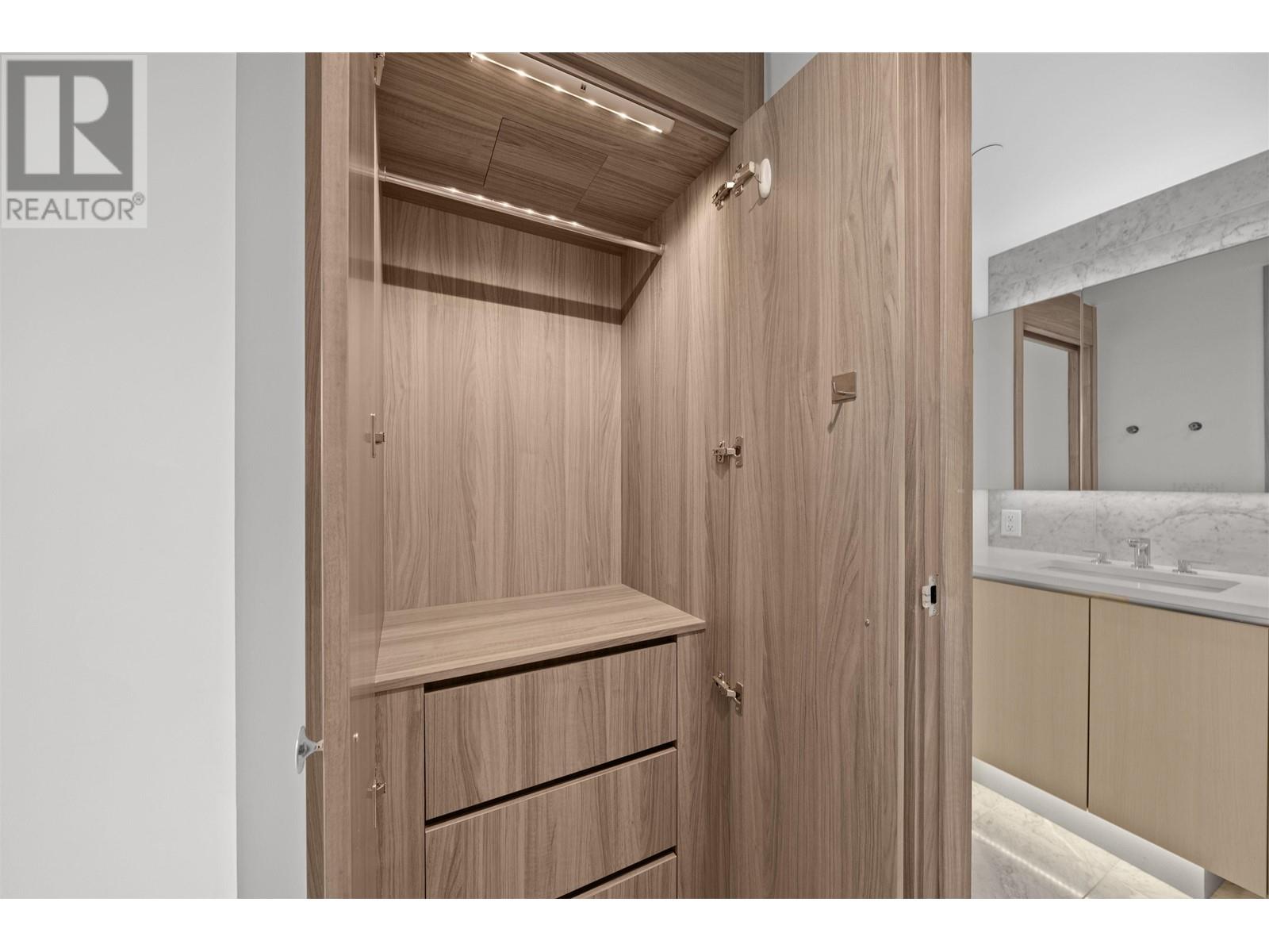 Listing Picture 19 of 37 : 605 89 NELSON STREET, Vancouver / 溫哥華 - 魯藝地產 Yvonne Lu Group - MLS Medallion Club Member