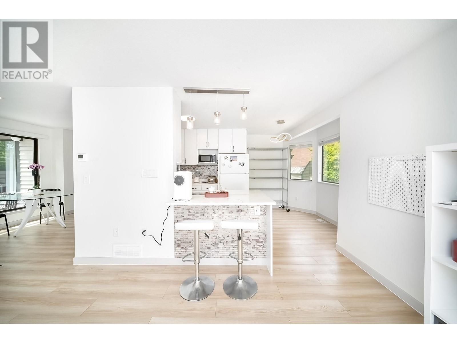 8566 Flowering Place, Burnaby, British Columbia  V5A 4B4 - Photo 6 - R2954352