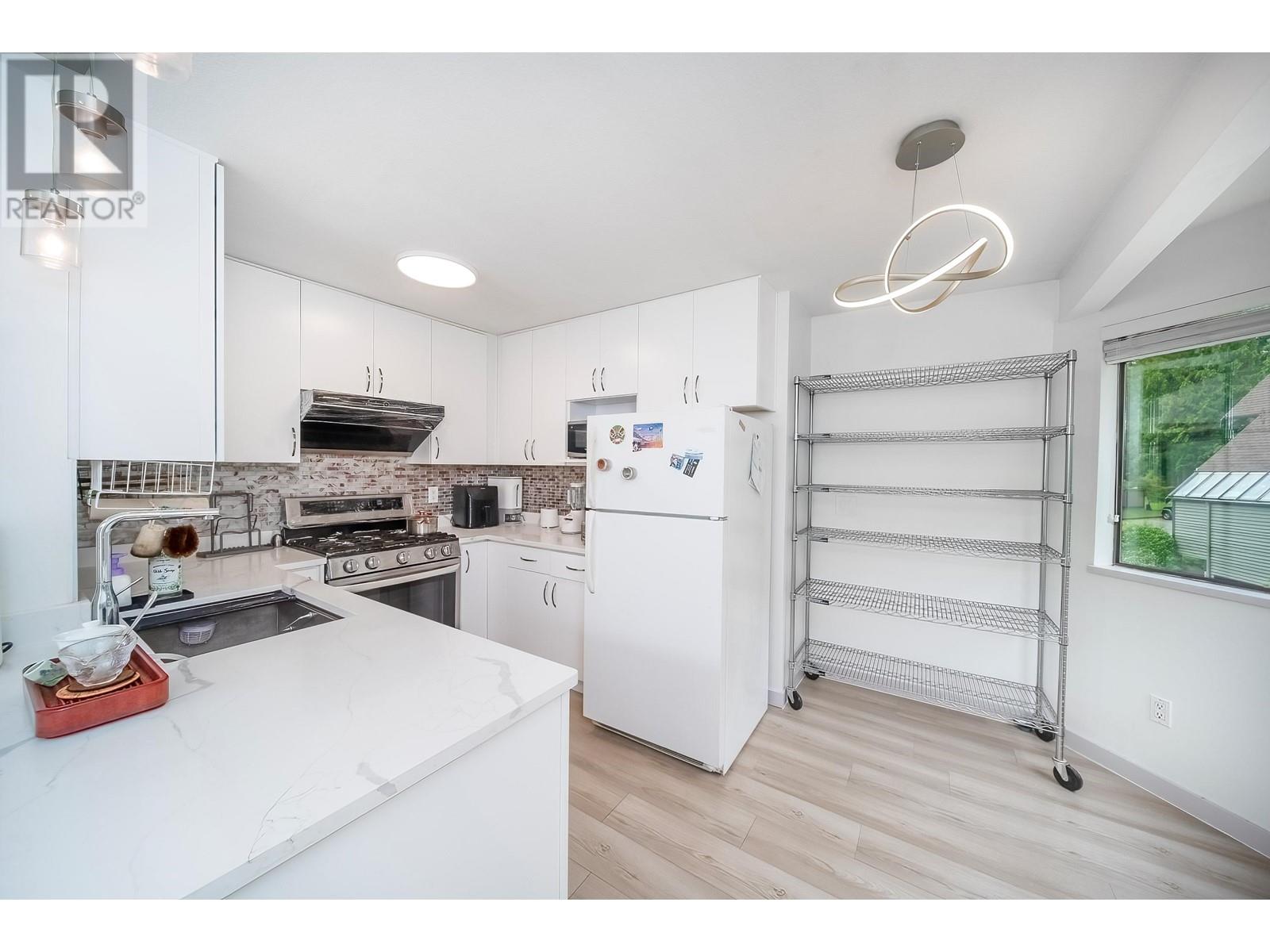 8566 Flowering Place, Burnaby, British Columbia  V5A 4B4 - Photo 7 - R2954352