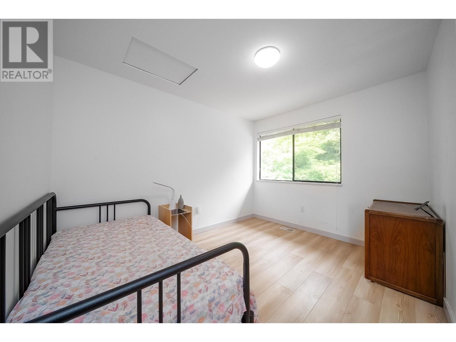 8566 Flowering Place, Burnaby, British Columbia  V5A 4B4 - Photo 19 - R2954352
