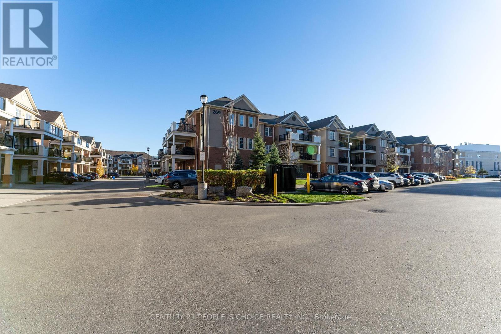 202 - 269 Georgian Drive, Oakville, Ontario  L6H 0L1 - Photo 1 - W11915591