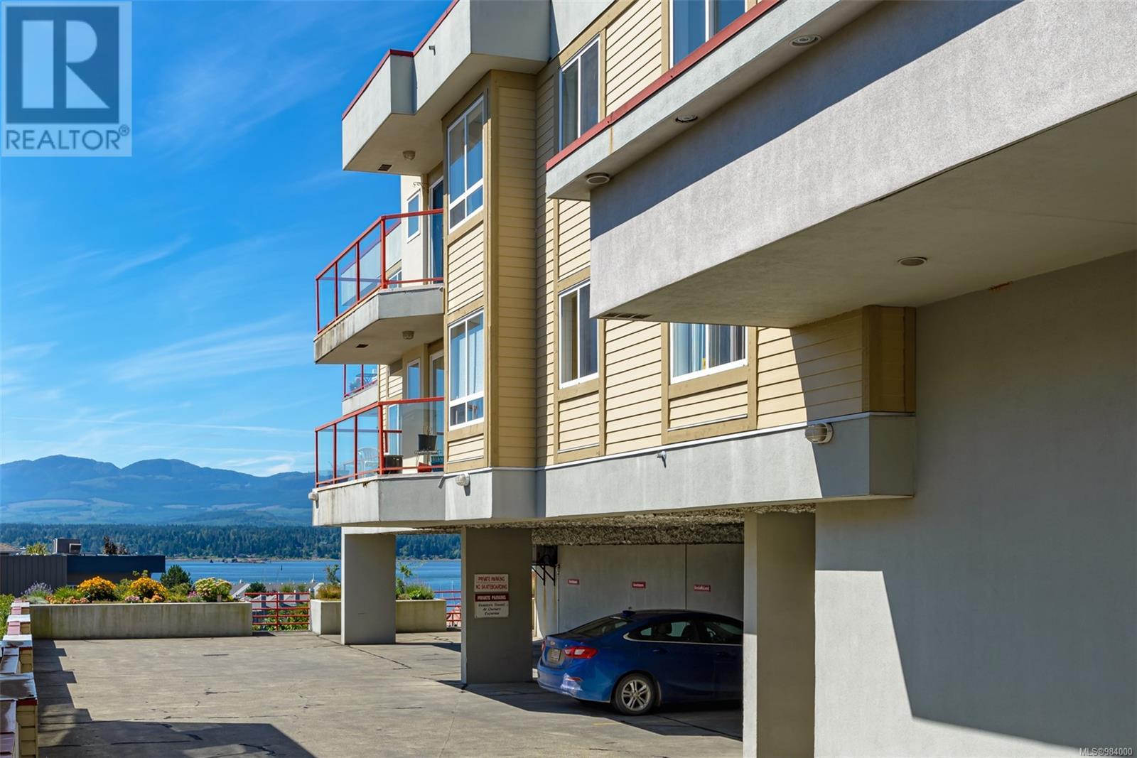 201 1811 Comox Ave, comox, British Columbia V9M3L9