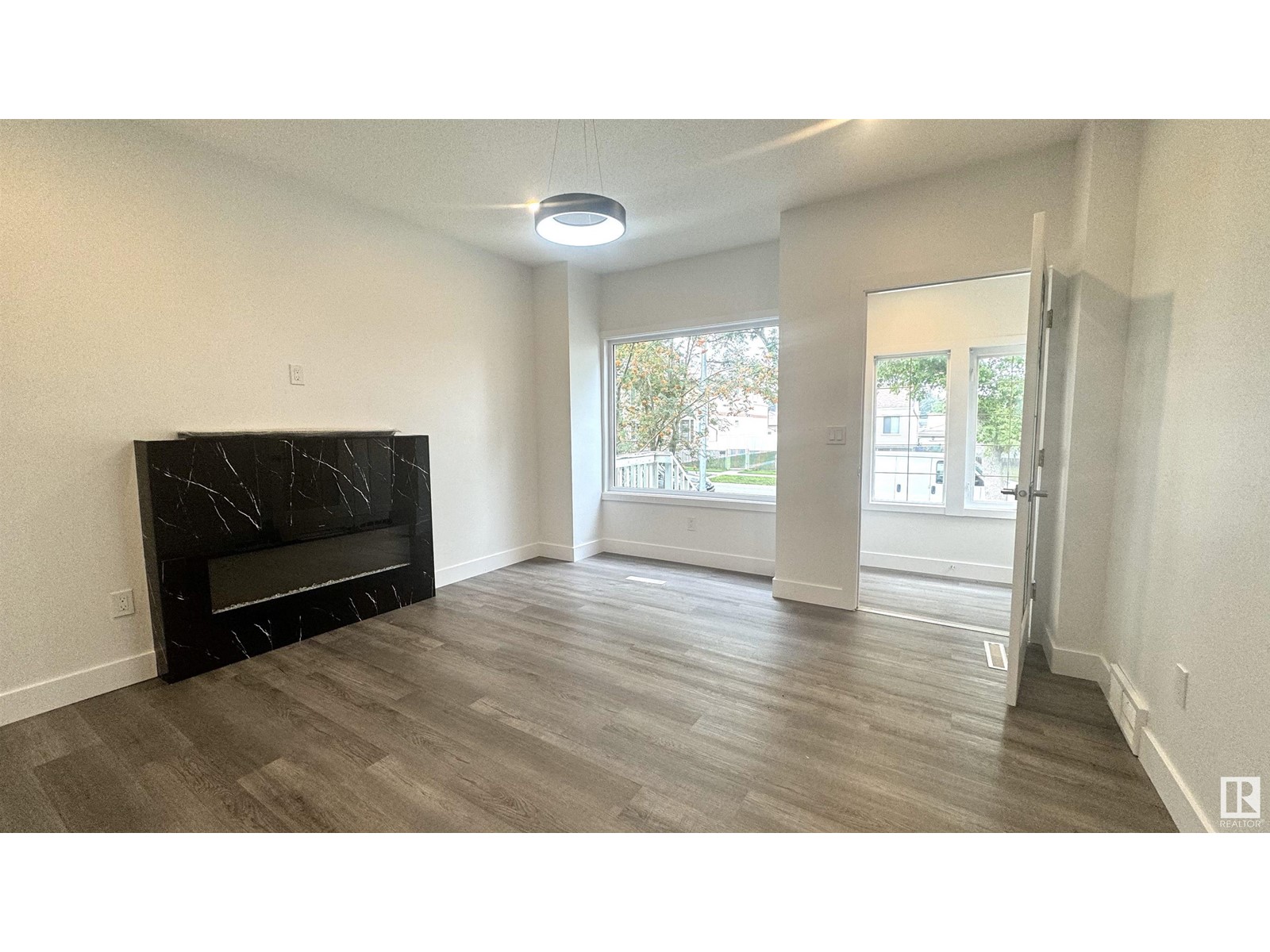 Property at 11537 81 ST NW image 4