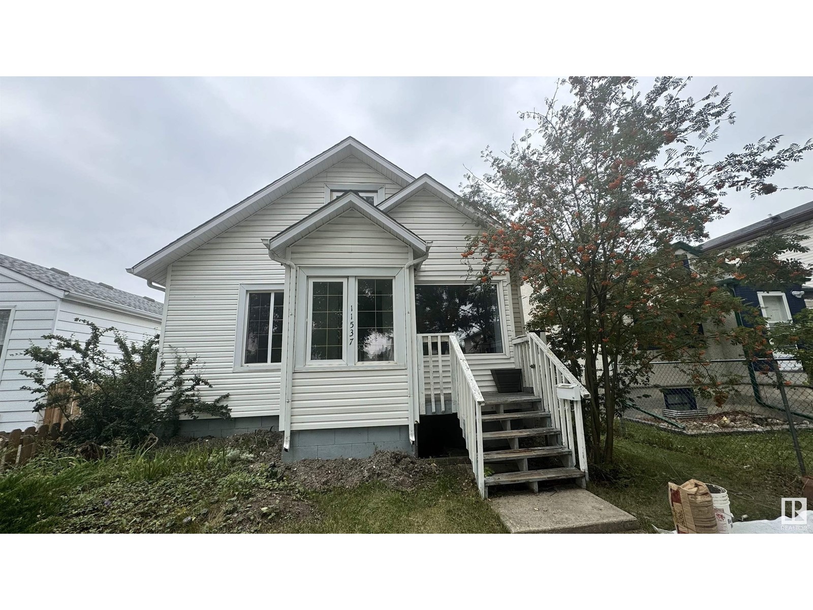 Property at 11537 81 ST NW image 1
