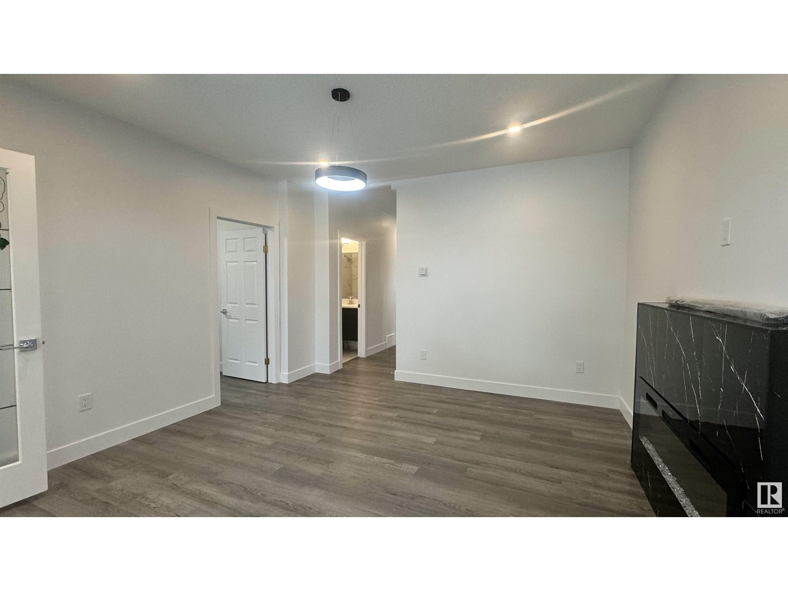 Property at 11537 81 ST NW image 3