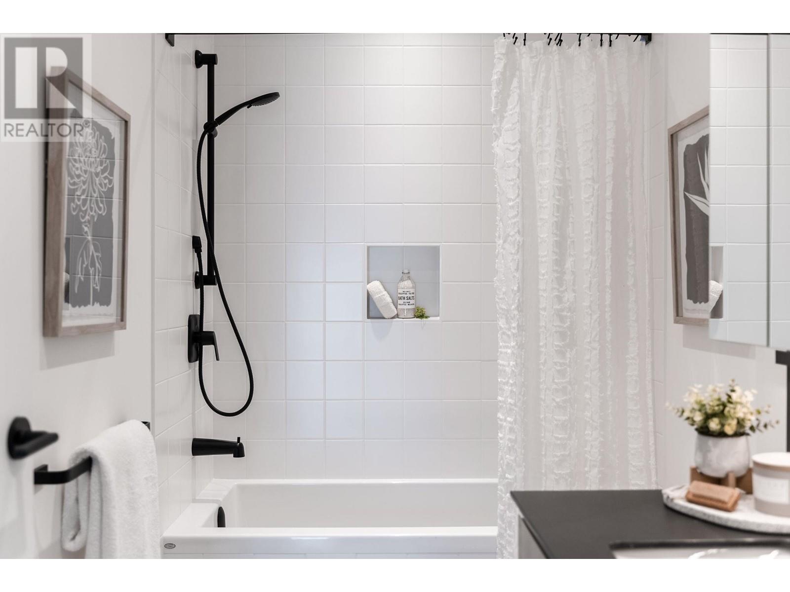 Listing Picture 30 of 32 : 4015 FLEMING STREET, Vancouver / 溫哥華 - 魯藝地產 Yvonne Lu Group - MLS Medallion Club Member