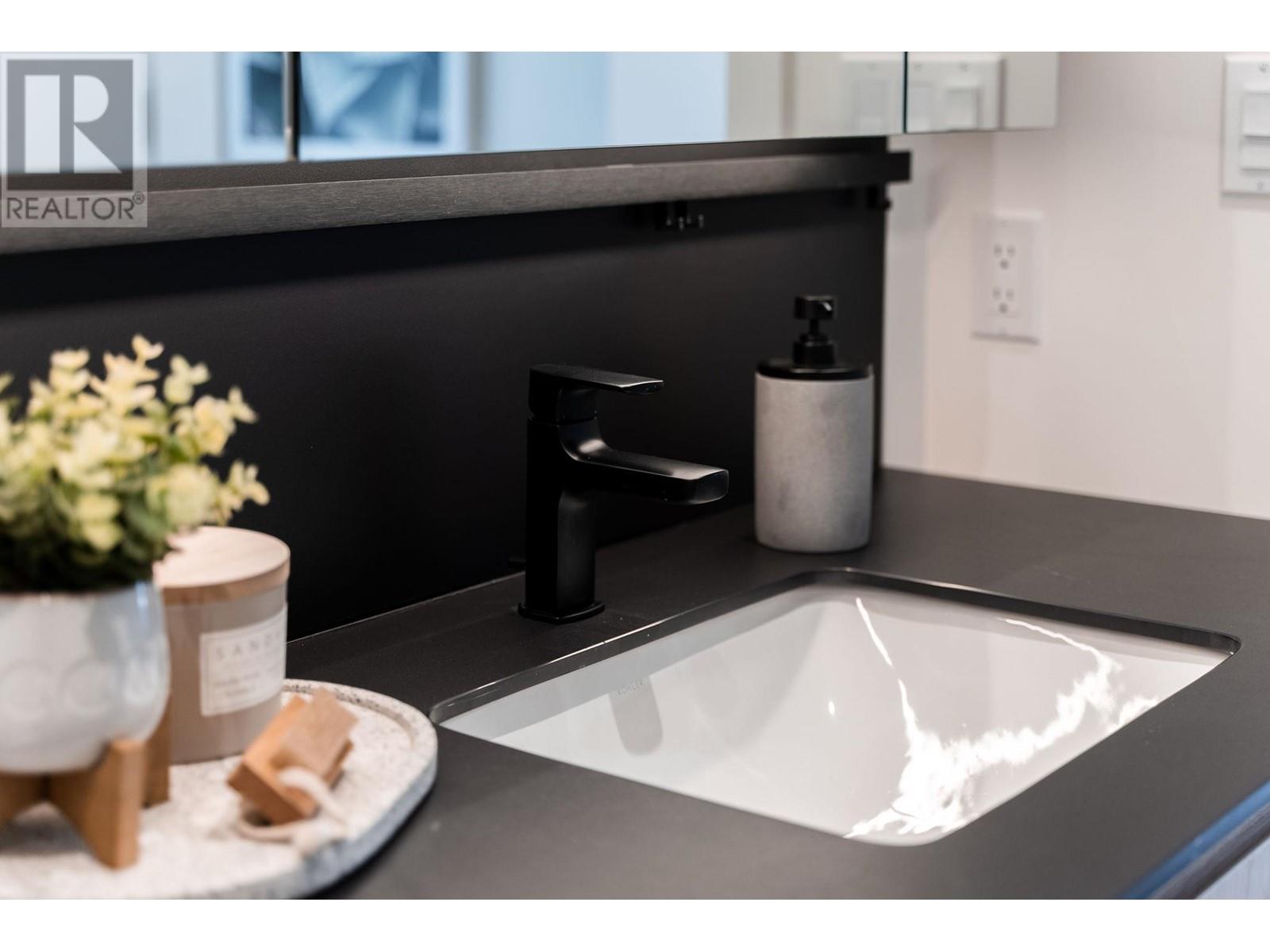 Listing Picture 31 of 32 : 4015 FLEMING STREET, Vancouver / 溫哥華 - 魯藝地產 Yvonne Lu Group - MLS Medallion Club Member