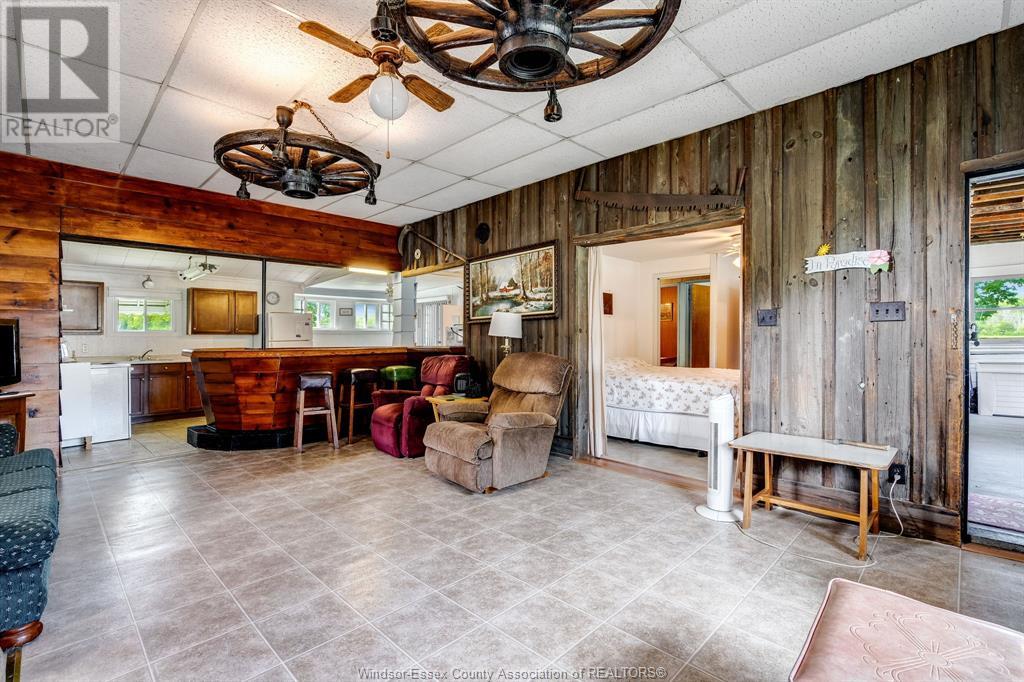 Property at 1069 Spruce AVENUE image 3