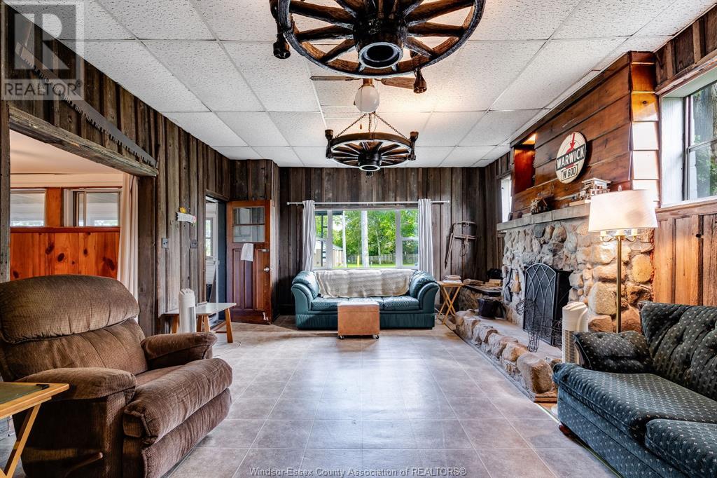 Property at 1069 Spruce AVENUE image 4