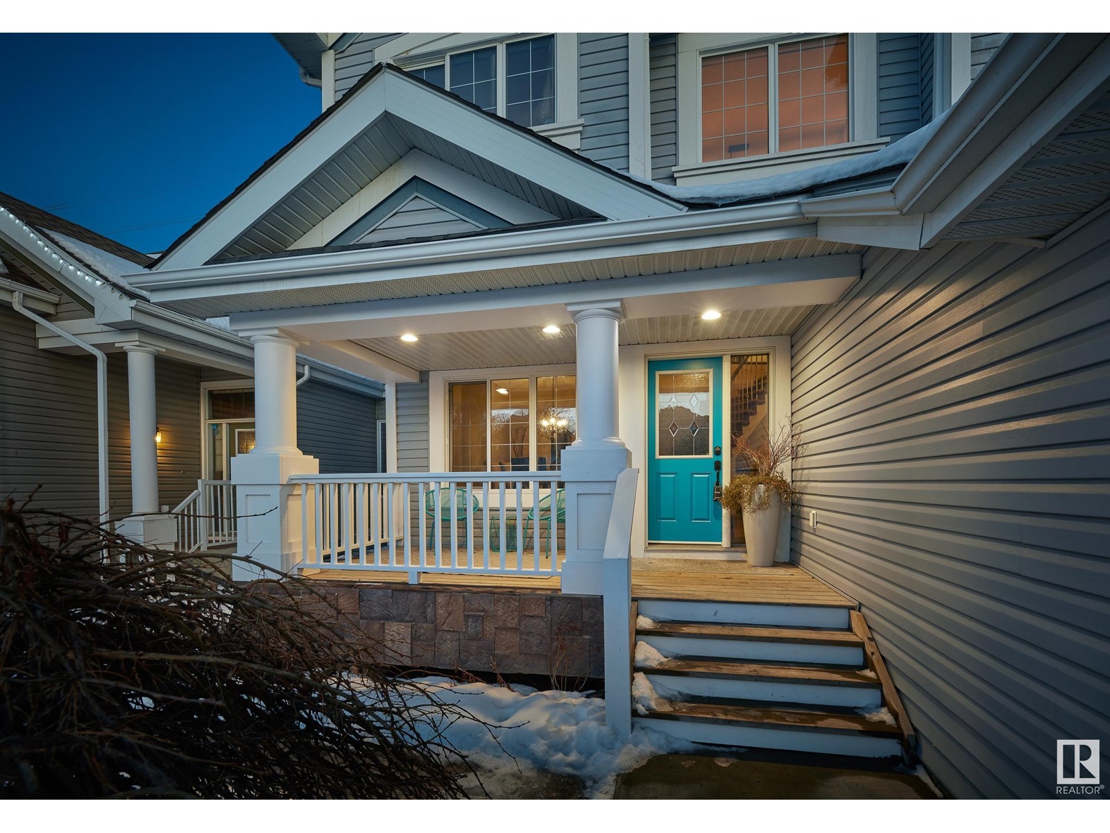 Property at 525 STEWART CR SW image 3