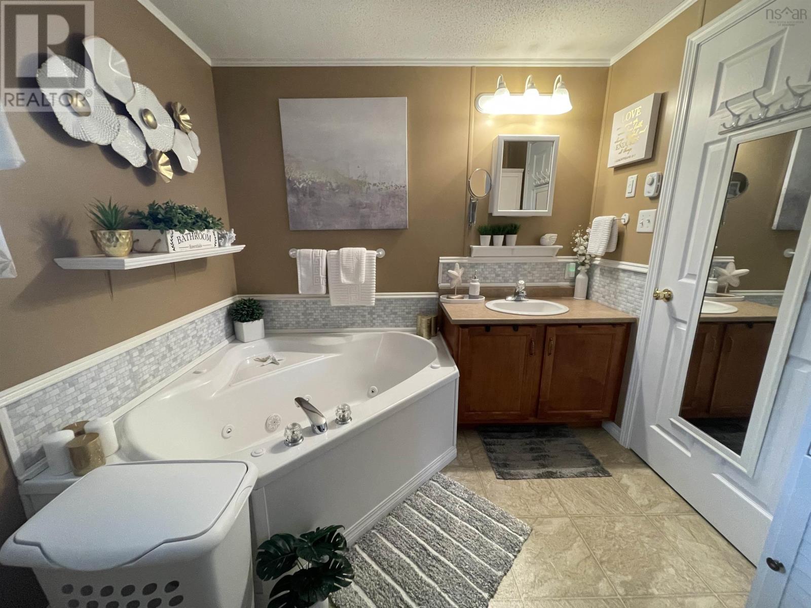 4 Fifth Street, Lucasville, Nova Scotia  B4B 1R2 - Photo 22 - 202500547