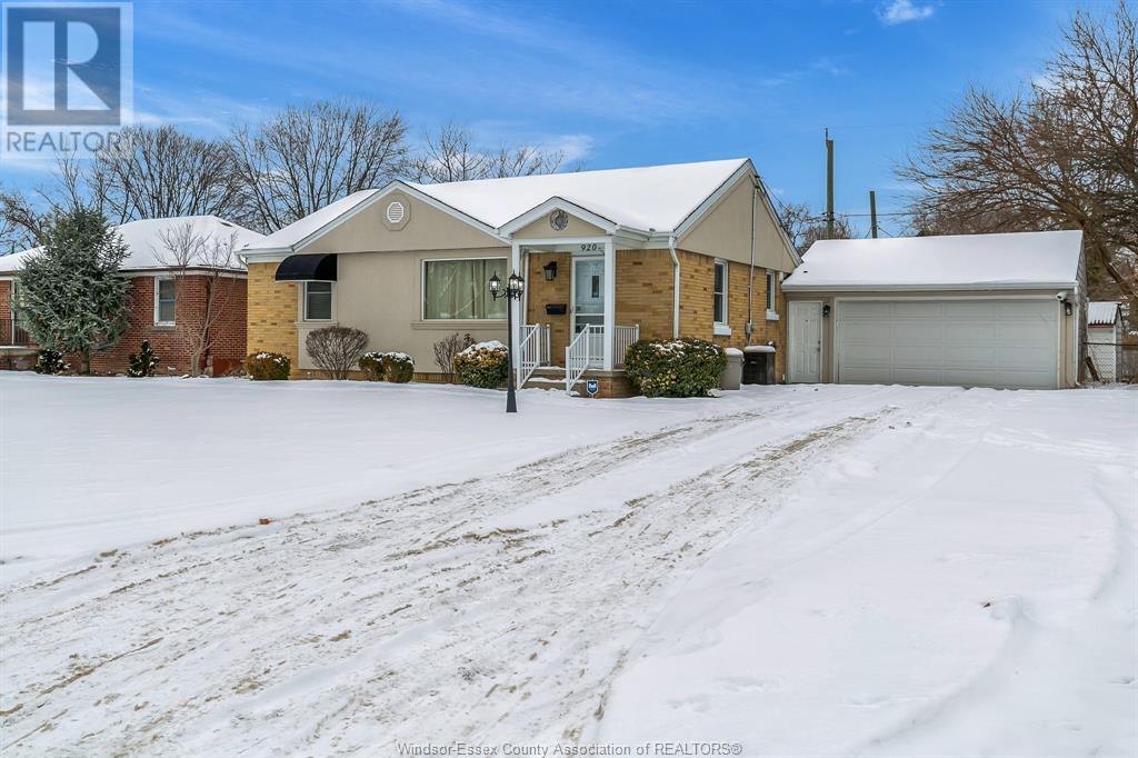 920 Roselawn Drive, Windsor, Ontario  N9E 1K9 - Photo 4 - 25000619