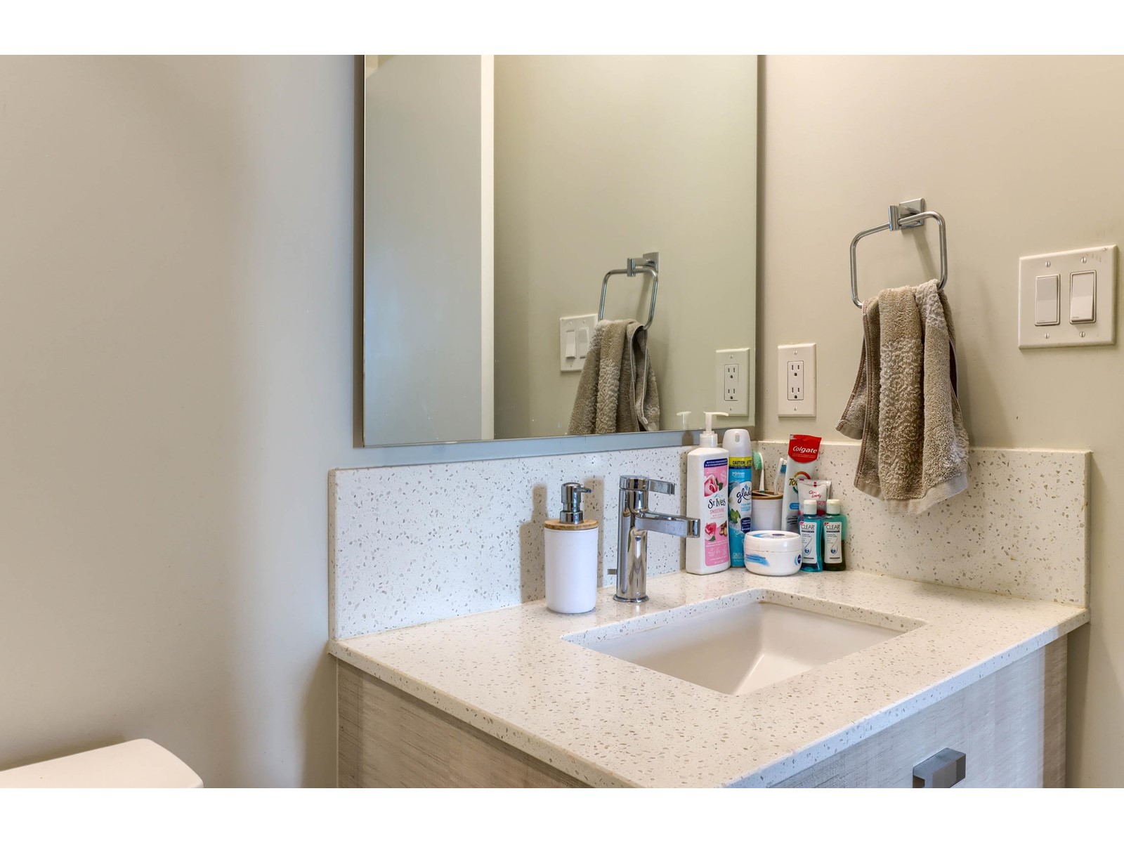 301 10838 Whalley Boulevard, Surrey, British Columbia  V3R 0G8 - Photo 12 - R2953501