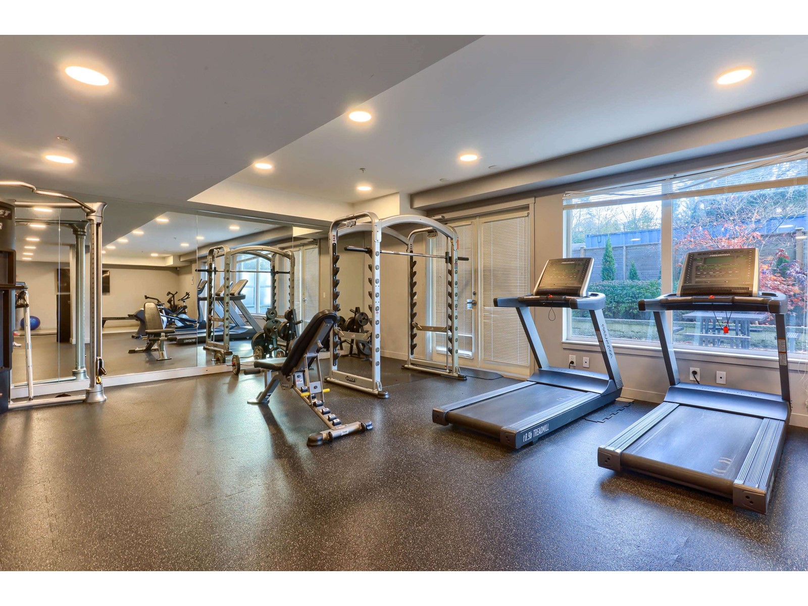 301 10838 Whalley Boulevard, Surrey, British Columbia  V3R 0G8 - Photo 4 - R2953501