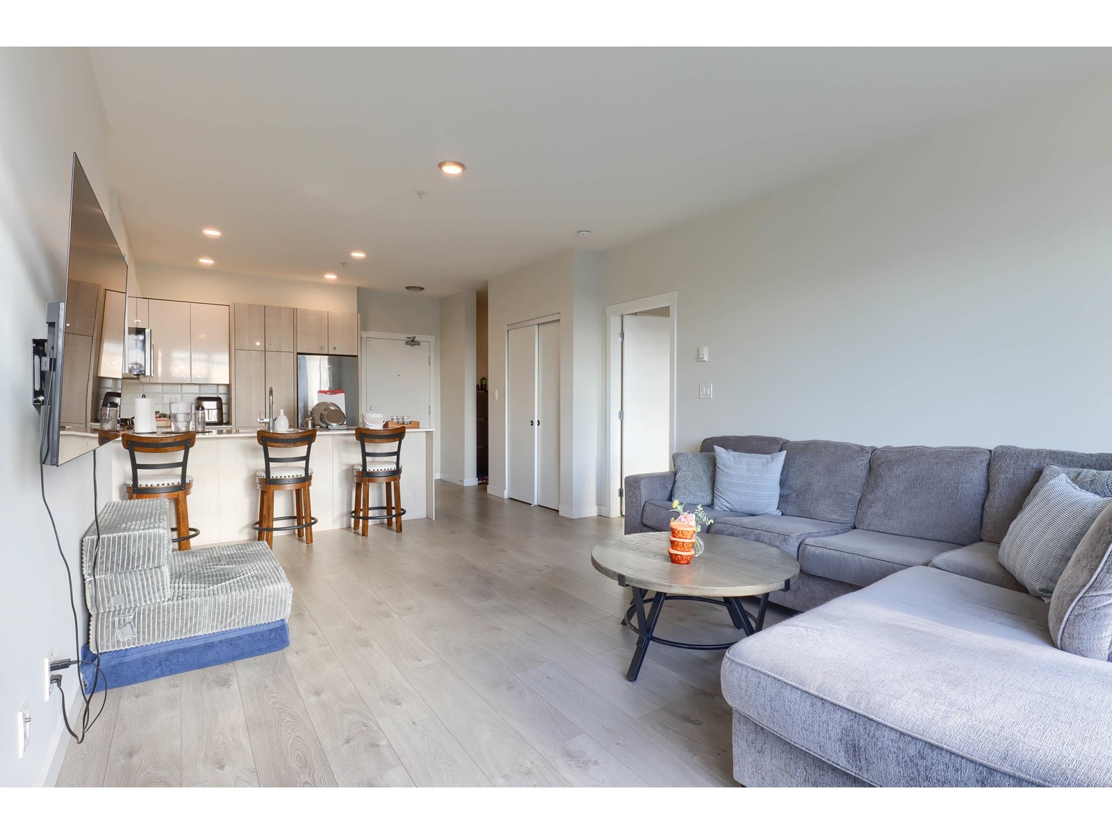 301 10838 Whalley Boulevard, Surrey, British Columbia  V3R 0G8 - Photo 21 - R2953501