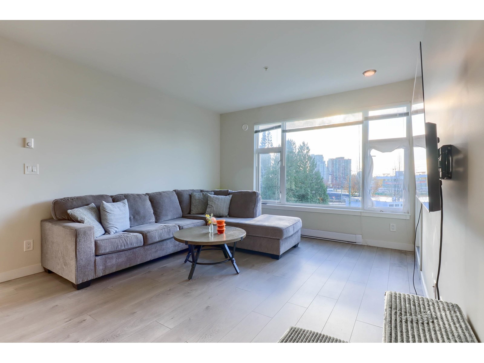 301 10838 Whalley Boulevard, Surrey, British Columbia  V3R 0G8 - Photo 19 - R2953501