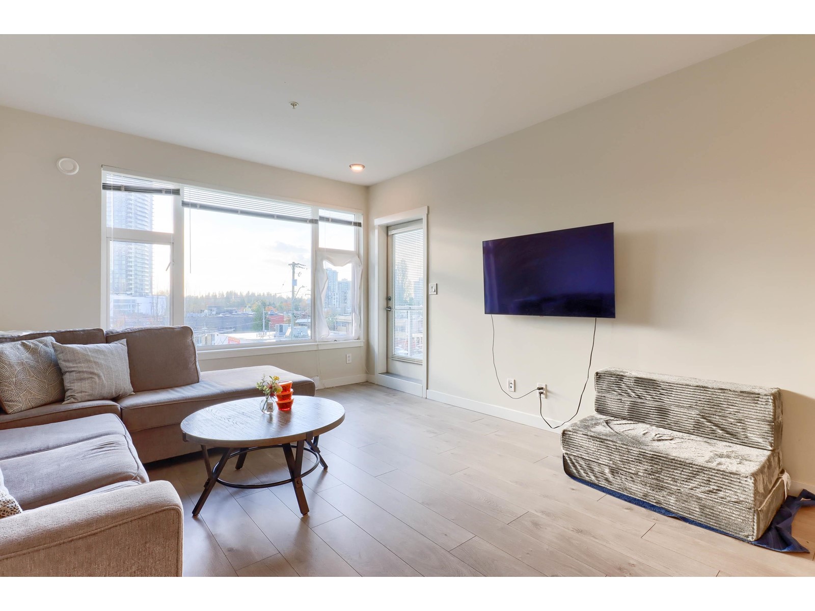 301 10838 Whalley Boulevard, Surrey, British Columbia  V3R 0G8 - Photo 18 - R2953501