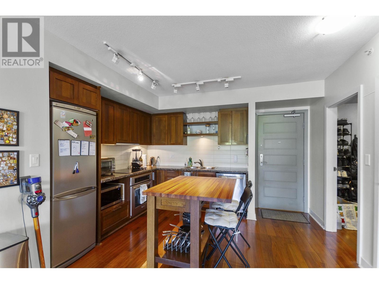 Listing Picture 3 of 24 : 517 2268 W BROADWAY, Vancouver / 溫哥華 - 魯藝地產 Yvonne Lu Group - MLS Medallion Club Member