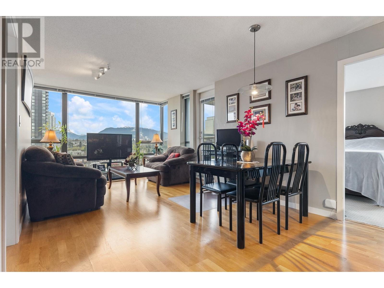 Listing Picture 11 of 40 : 1908 4178 DAWSON STREET, Burnaby / 本拿比 - 魯藝地產 Yvonne Lu Group - MLS Medallion Club Member