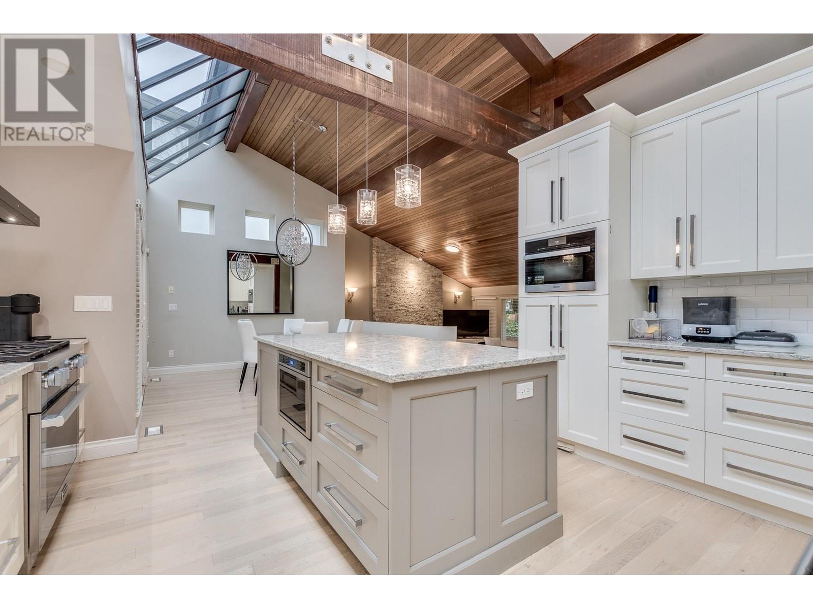 3329 Thor Court, Coquitlam, British Columbia  V3E 3A7 - Photo 10 - R2954487