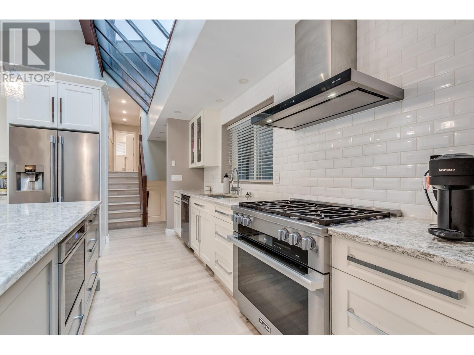 3329 Thor Court, Coquitlam, British Columbia  V3E 3A7 - Photo 11 - R2954487