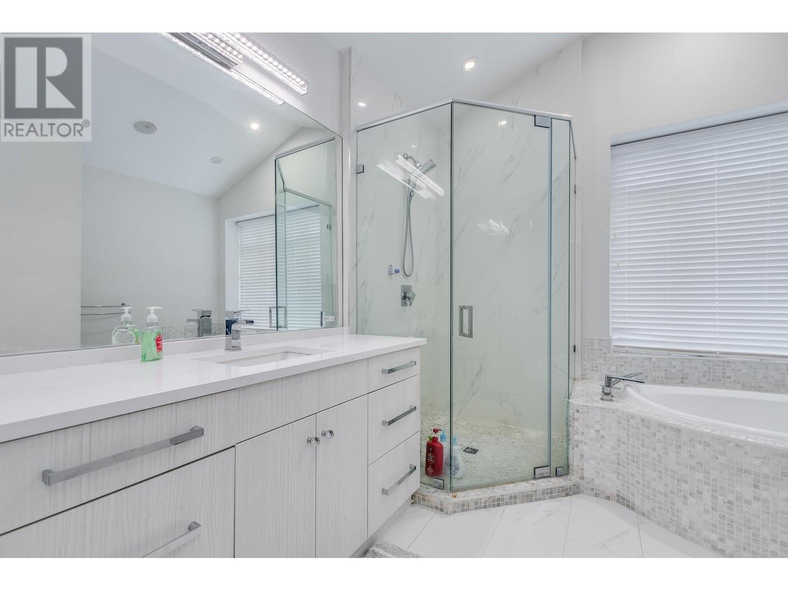 3329 Thor Court, Coquitlam, British Columbia  V3E 3A7 - Photo 18 - R2954487