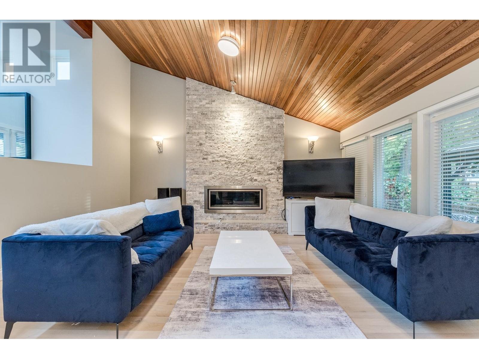 3329 Thor Court, Coquitlam, British Columbia  V3E 3A7 - Photo 6 - R2954487