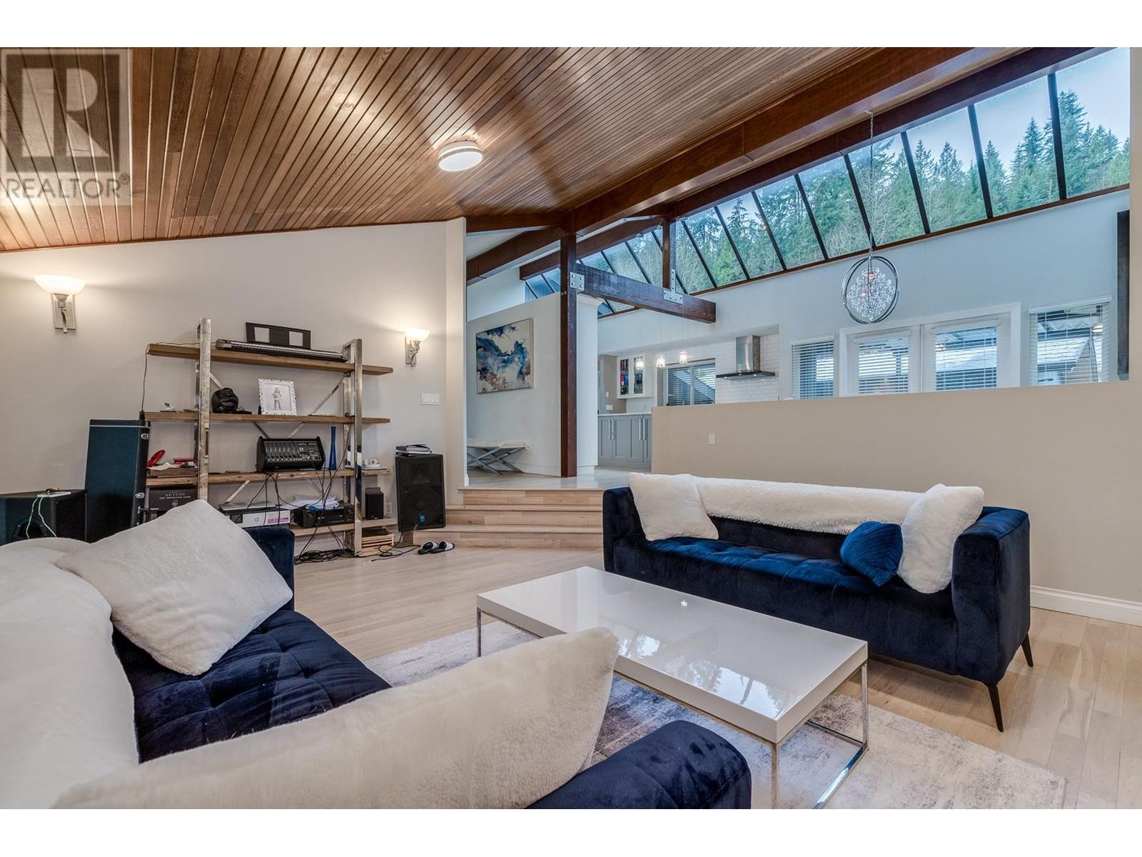 3329 Thor Court, Coquitlam, British Columbia  V3E 3A7 - Photo 8 - R2954487