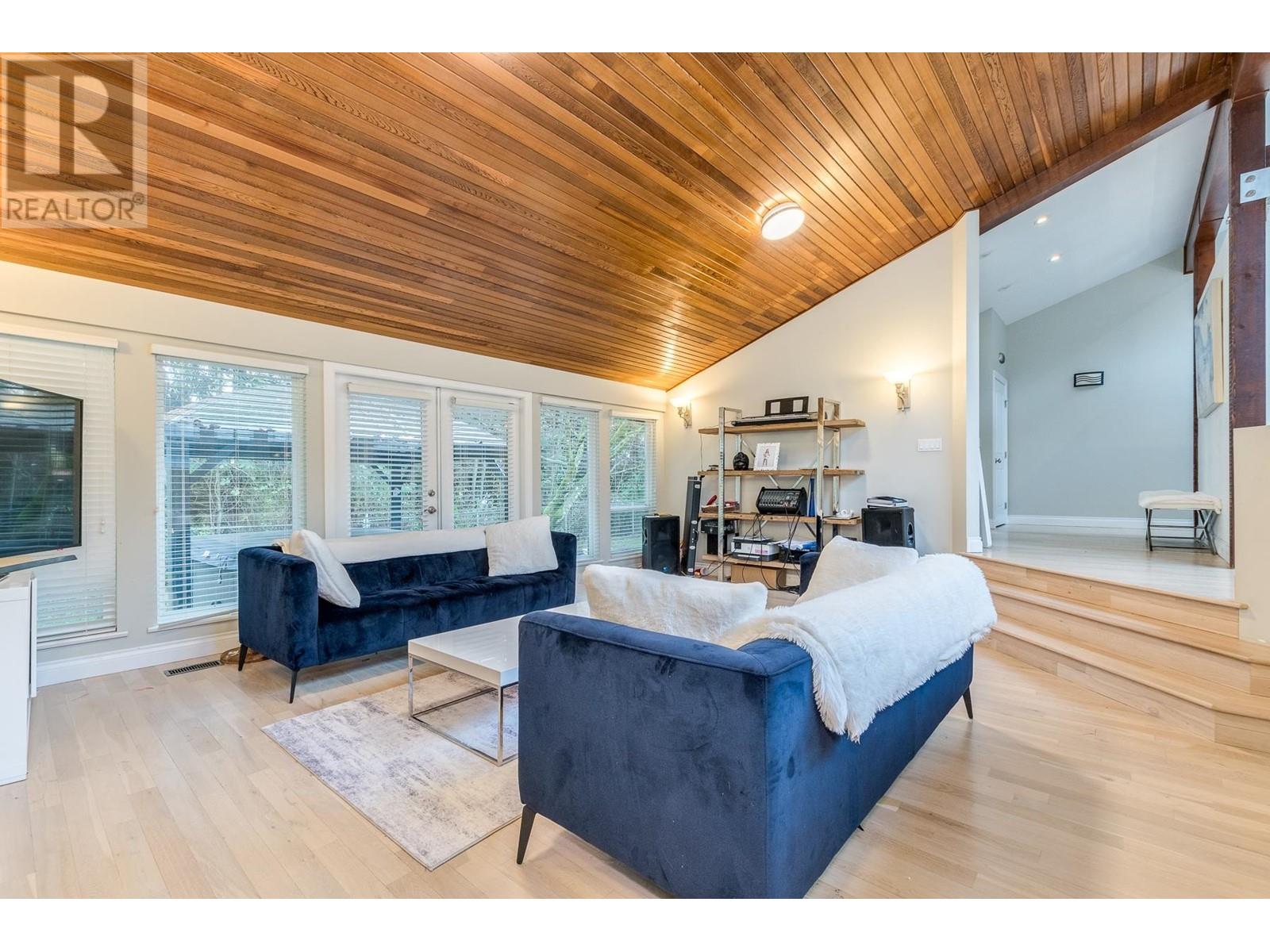 3329 Thor Court, Coquitlam, British Columbia  V3E 3A7 - Photo 9 - R2954487