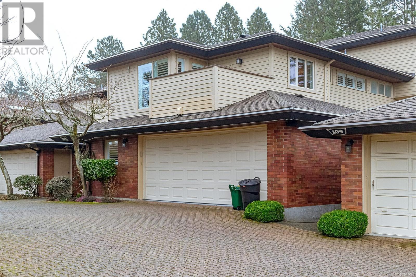 108 2345 Cedar Hill Cross Rd, oak bay, British Columbia V8P5M8