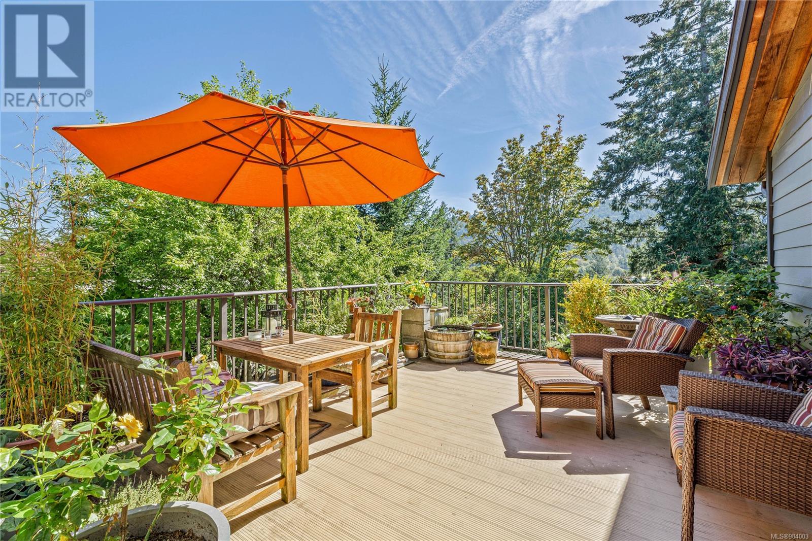 Property at 142 Park Dr image 3